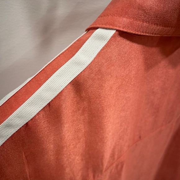 ADIDAS «silk like» blouse Woman, M (fits very large). Corail colour. Superbe! - Picture 10 of 16